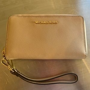 Michael Kors zipper wallet wristlet